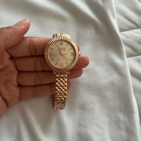 Watch - Picture 2 of 3